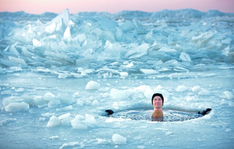 آیا قرار دادن بدن در آب یخ برای سلامتی و تناسب اندام مناسب است؟