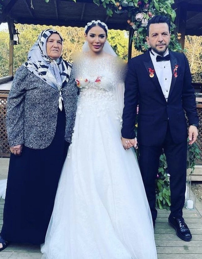 لباس زیبای عروس ایرانی کنار داماد معروف ترکیه‌ای