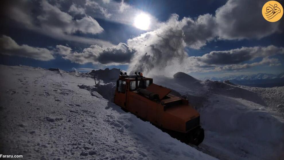 مبارزه با ۵ متر برف در مرز ایران (فرارو)