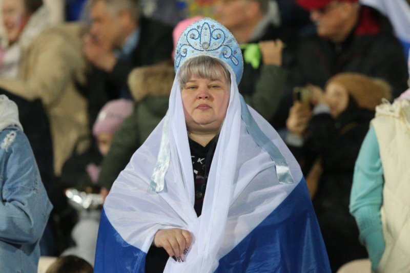 تصویری از حجاب عجیب زن روسی در ورزشگاه آزادی