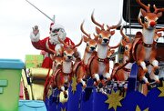 تصاویری از رژه‌ی بابانوئل‌ها