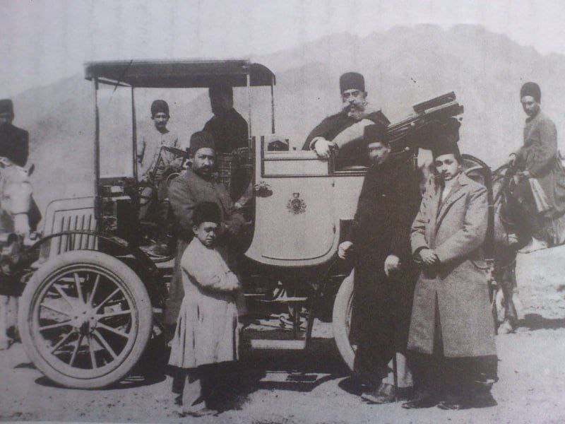 تصویری زیر خاکی از اولین خودروی وارداتی به ایران