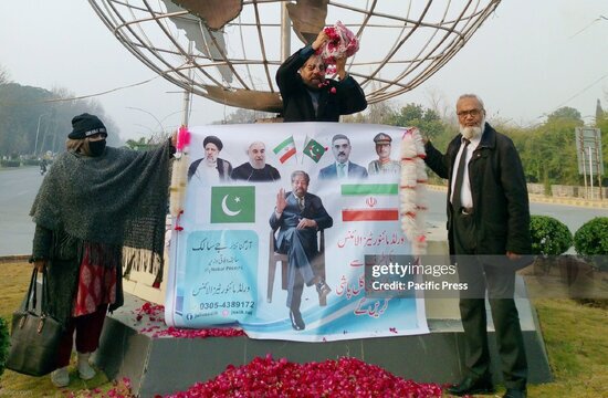 گل‌ریزان به مناسبت پایان تنش میان پاکستان و ایران!