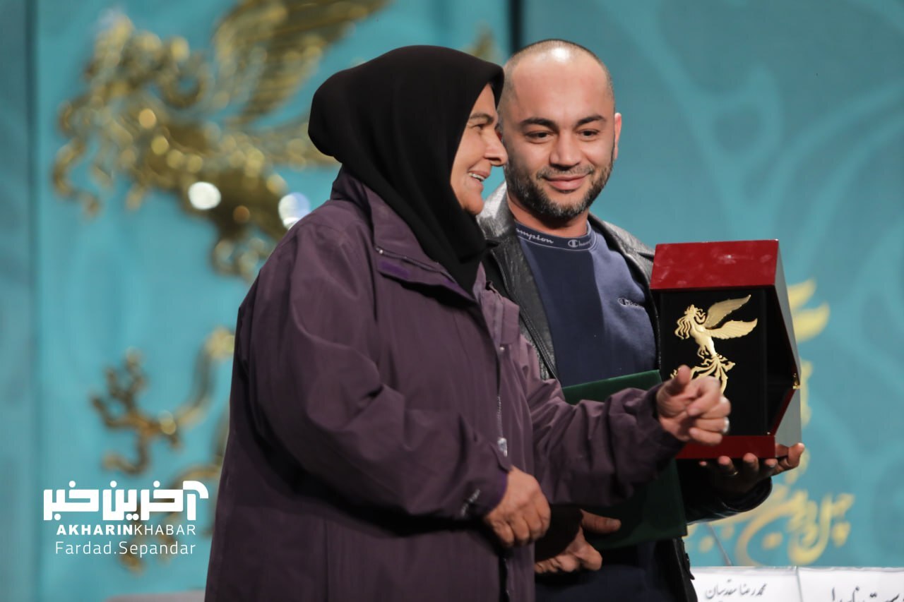 تیپ جالب تنها کارگردان زن جشنواره فجر