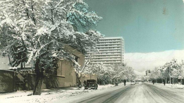 تصاویر زیبا و دیدنی از تهران قدیم در روز‌های برفی
