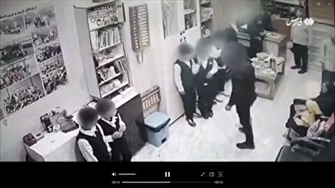 فیلم کتک زدن دانش آموزان توسط معلم بی‌رحم بوشهری