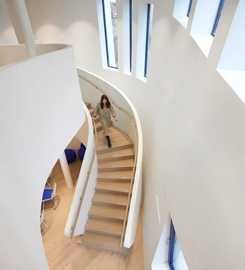 معماری خاص مرکز درمان سرطان لندن با توجه به شرایط روحی بیماران و خانواده‌های آن‌ها (عصرایران)