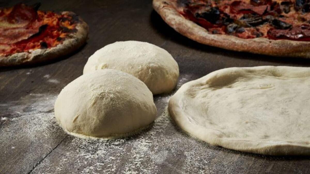 طرز تهیه نان پیتزای ایتالیایی در خانه؛ حرفه‌ای و آسان