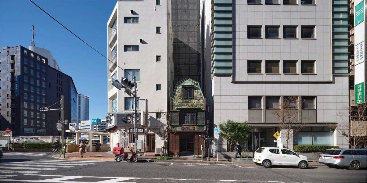 ساختمان مسی؛ یکی از معروف‌ترین سازه‌های ژاپن در توکیو (موبنا)