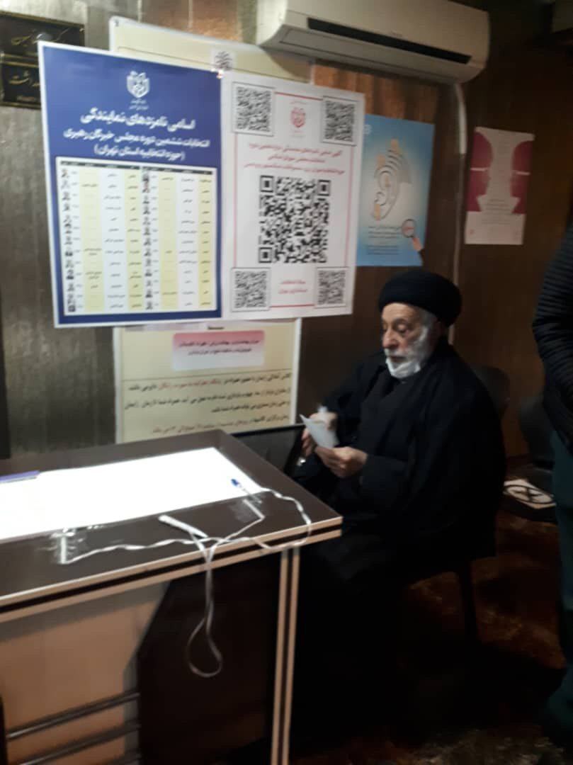 قابی از سید هادی خامنه‌ای در شعبه اخذ رای