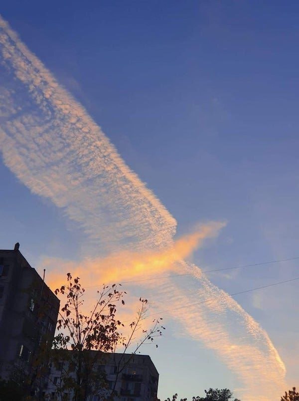 شباهت جالب یک ابر به شکل سیمرغ در آسمان تهران