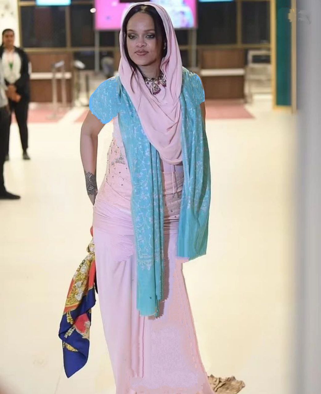 لباس هندی ریحانا در بمبئی جلب‌توجه کرد