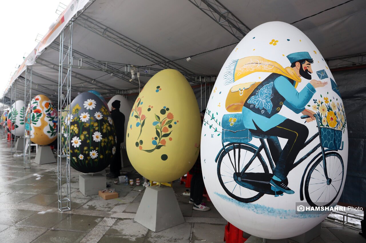 جشنواره تخم‌مرغ رنگی نوروزی در پارک ملت  (همشهری آنلاین)