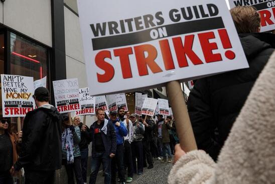 از اعتصاب نویسندگان آمریکا تا جشنواره مشروطه در ژاپن (عصرایران)