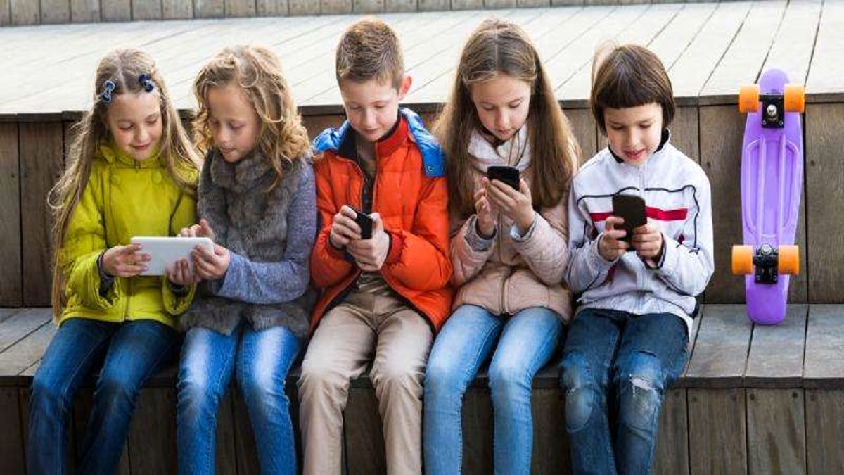 آیا کودکان باید از شبکه های اجتماعی استفاده کنند؟(خبرفوری)