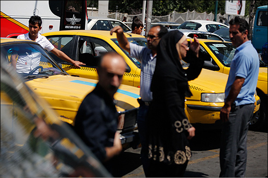 این دَه شهروند تهرانی علیه تاکسی‌های شهر قیام کردند