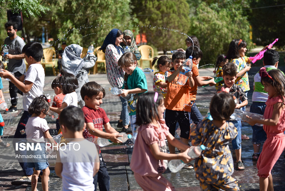 تصاویر تماشایی از برگزاری جشن آب پاشونک(ایسنا)
