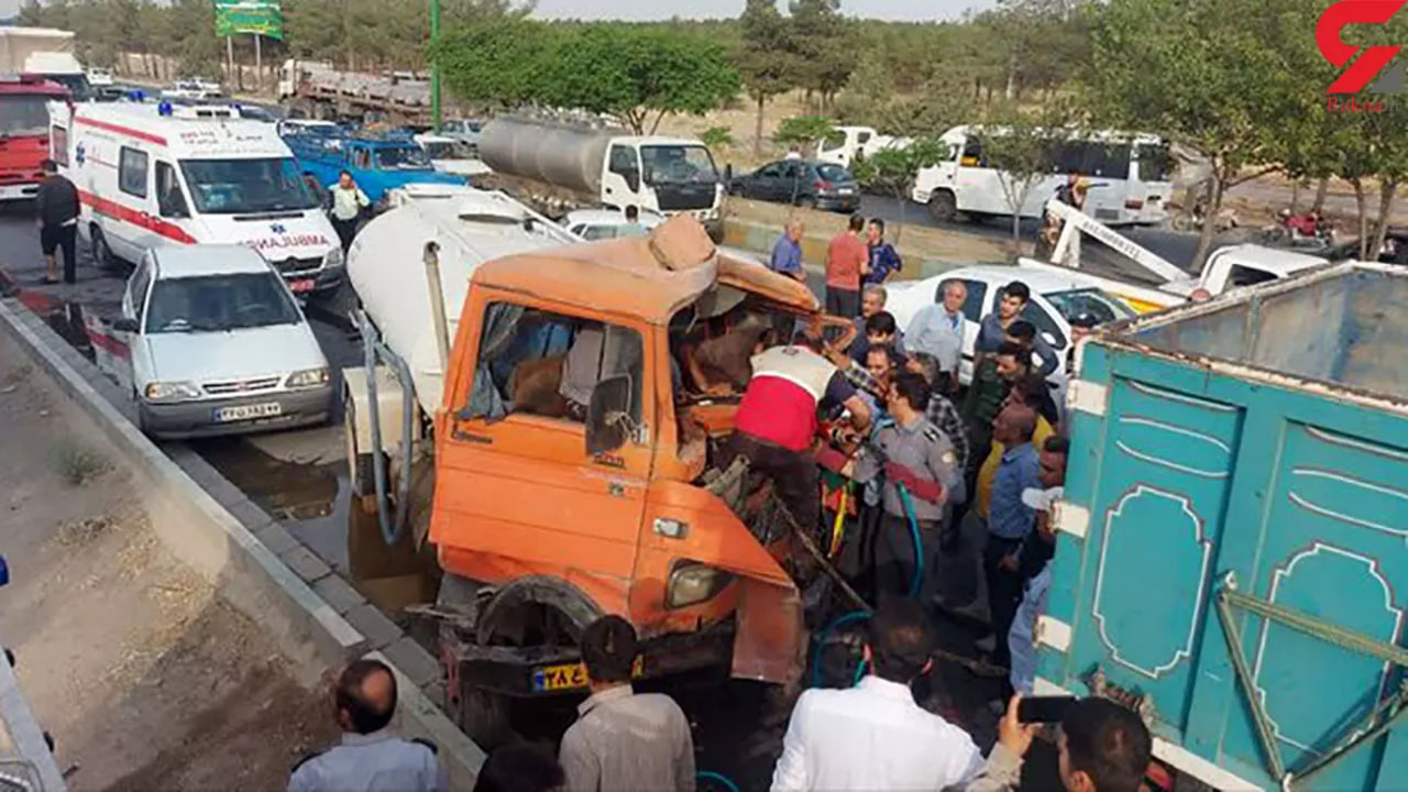 تصادف زنجیره‌ای ۱۰ خودرو در بلوار سردار سلیمانی