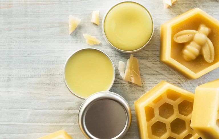 خواص موم زنبور عسل برای پوست و مو و نحوه‌ی استفاده از آن (دیجی کالا مگ)