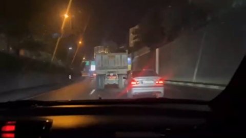 حرکات جنون‌آمیز راننده BMW و راننده کامیون در تهران