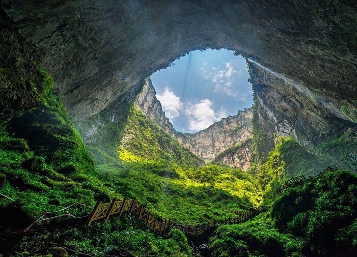 تصویر شگفت انگیز از گودال خارق العاده بهشت در چین!