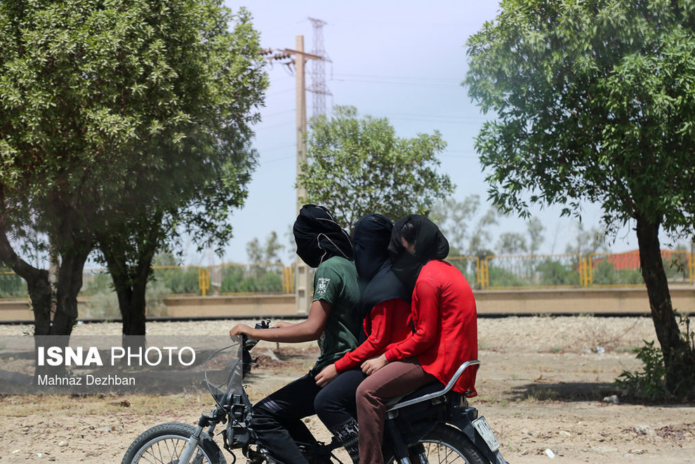 تصاویری عجیب از وضعیت عجیب مردم اهواز بخاطر گرمای شدید (ایسنا)