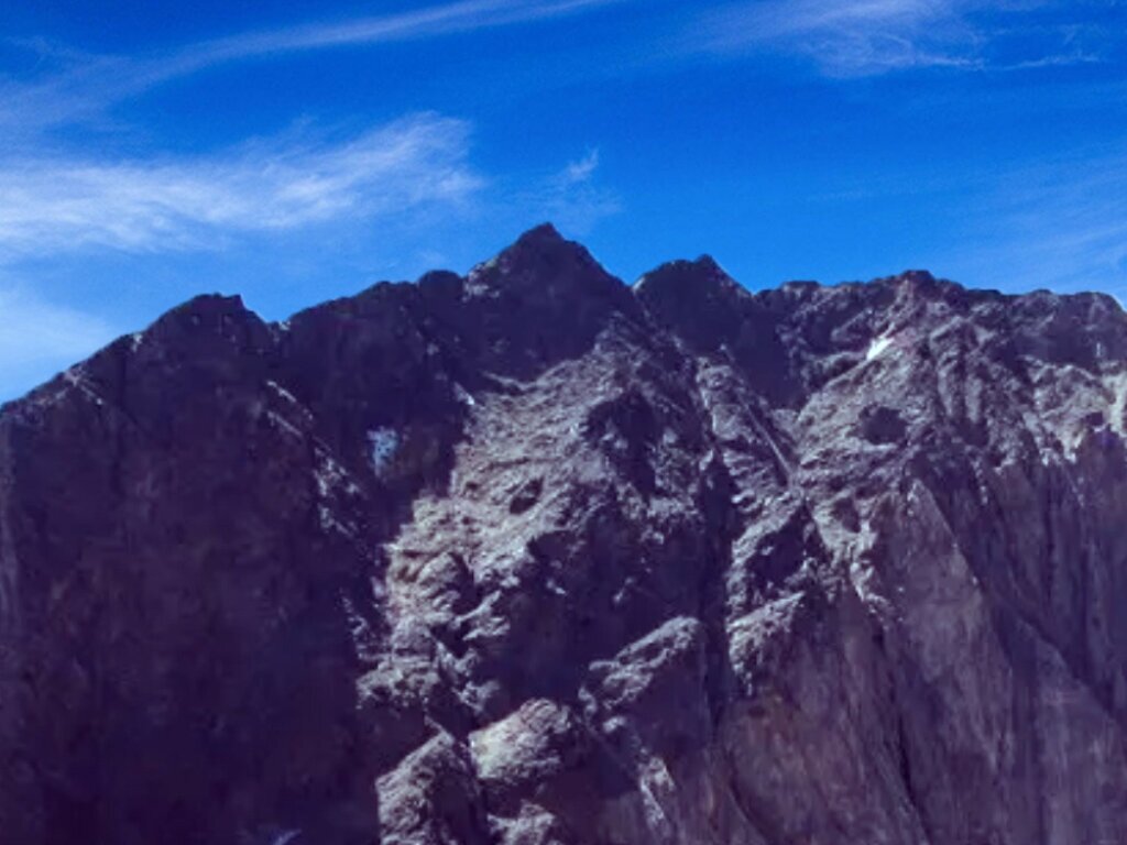 سفر به ارتفاعات البرز؛ این کوه تماشایی ۵ قله دارد!