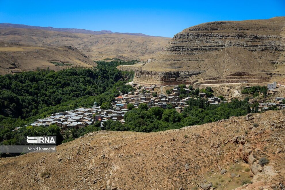 «اسطرخی»؛ روستایی زیبا در دامنه کوه شاه جهان (ایرنا)