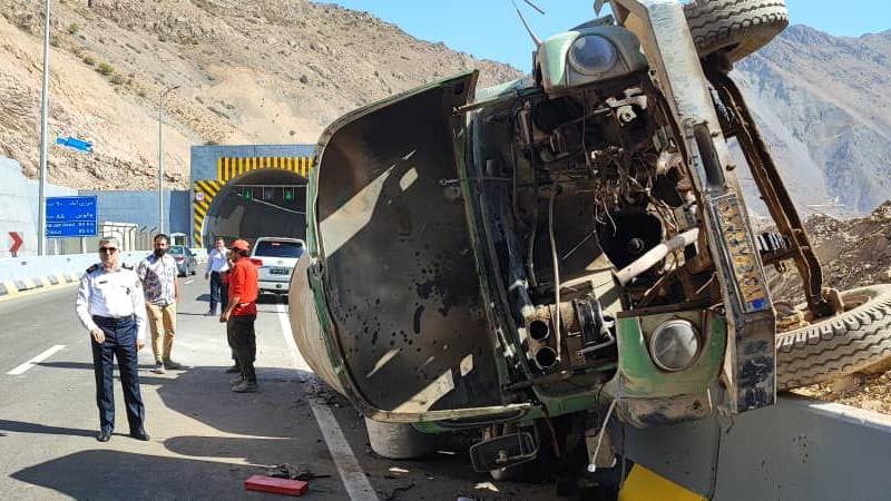 واژگونی هولناک کامیون میکسر در تونل آزاد راه شمال