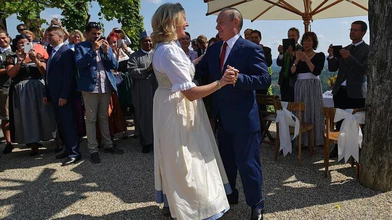 سرنوشت وزیری که در عروسی با پوتین رقصید