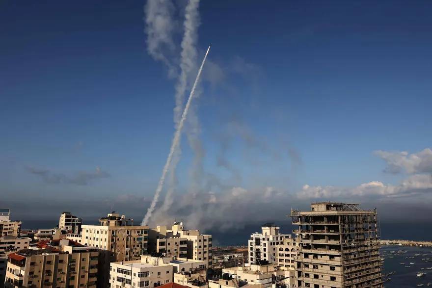 حمله هوایی و زمینی غافلگیرانه حماس به اسرائیل