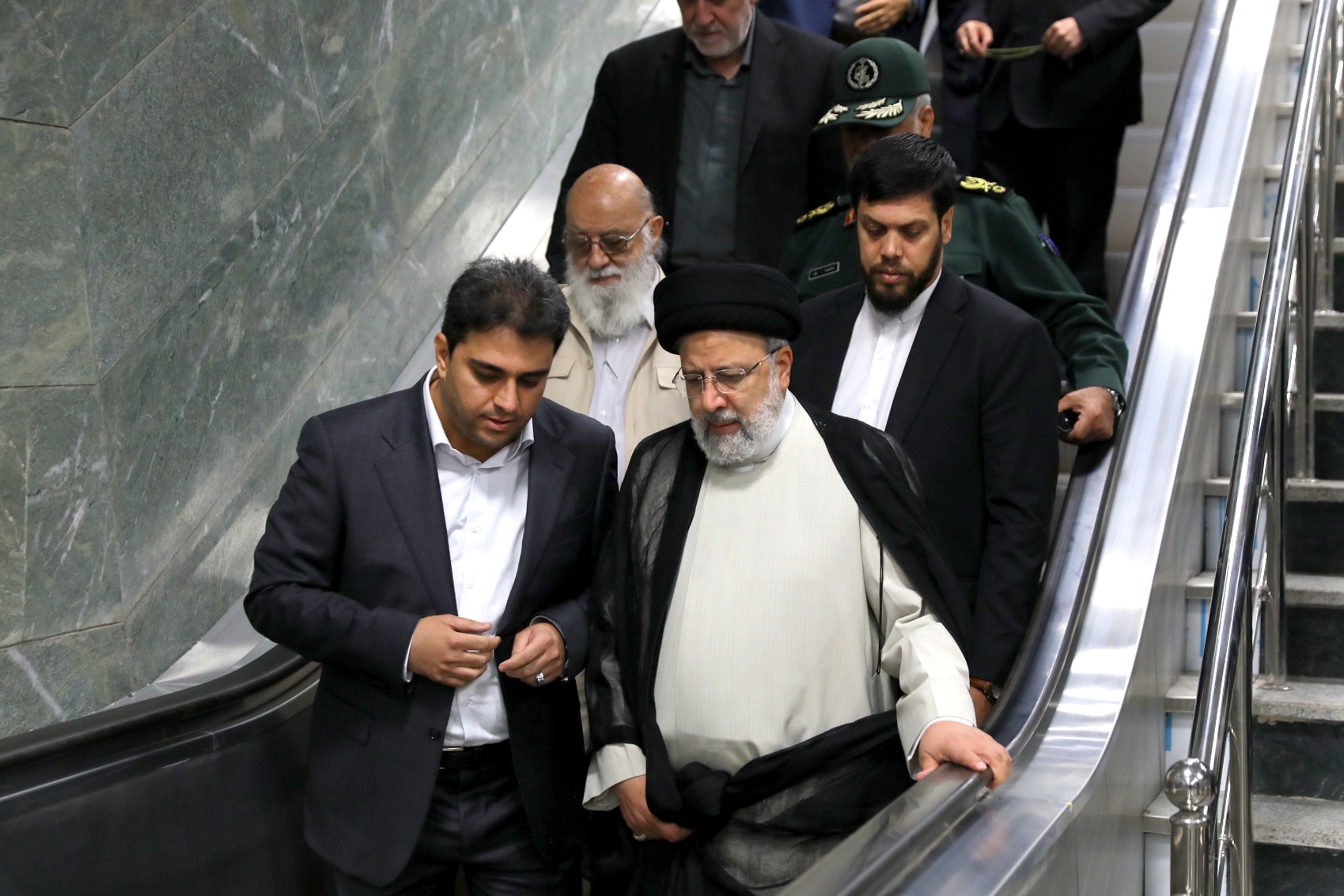 تصاویری از متروسواری رئیسی و زاکانی در تهران