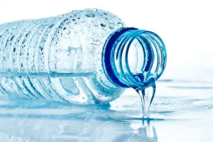 استفاده از بطری آب معدنی ممنوع + مضرات