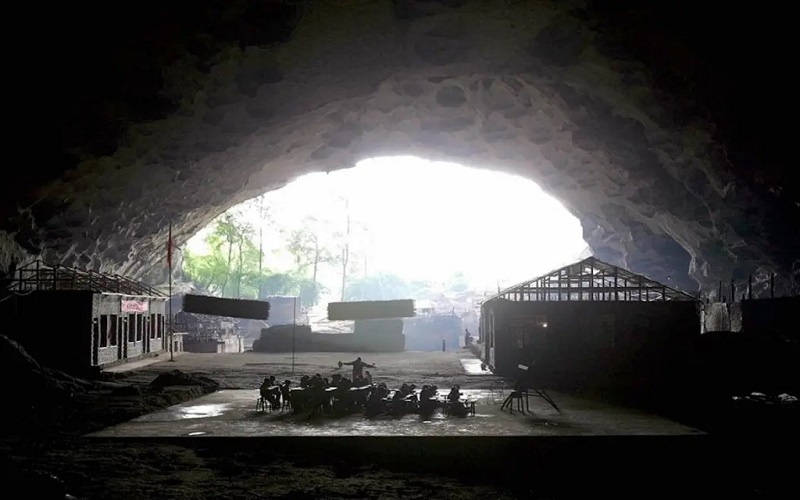 تصاویری از تنها مدرسه دنیا که در غار تأسیس شد