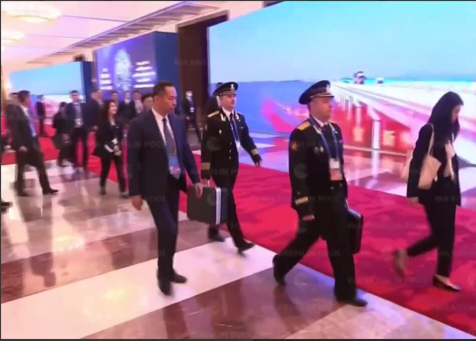 پوتین با کیف هسته‌ای به چین رفت