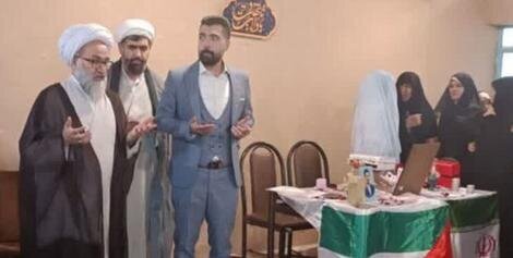 عکسی از یک امام جمعه پای سفره عقد متفاوت