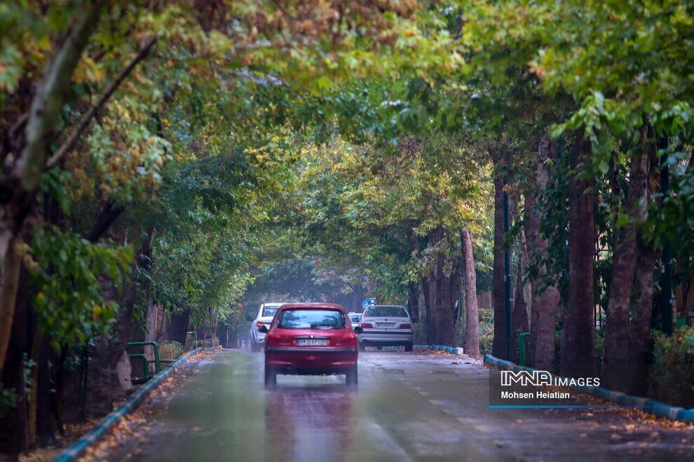 تصاویر دل‌انگیز از بارش باران پاییزی در اصفهان (ایمنا)