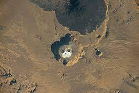 یک فضانورد، عکسی جالب از منظره‌ای شبیه به یک جمجمه بزرگ بر روی زمین ثبت کرد (یک پزشک)