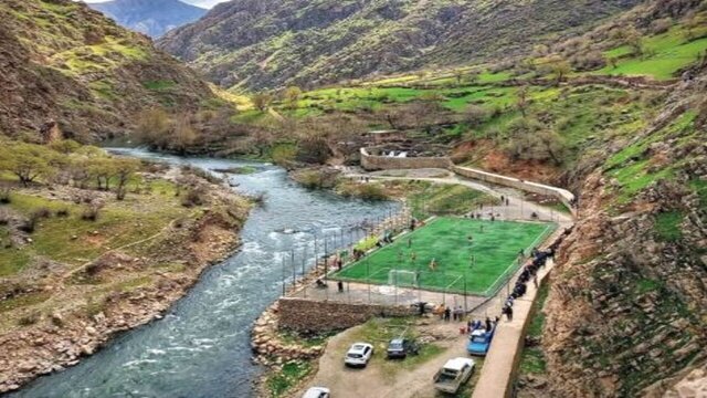 رویایی‌ترین زمین فوتبال ایران را در کردستان ببینید