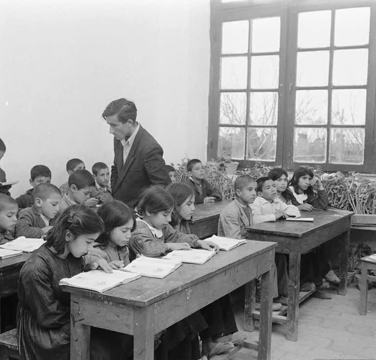 کلاس درس مدرسه مختلط در تهران
