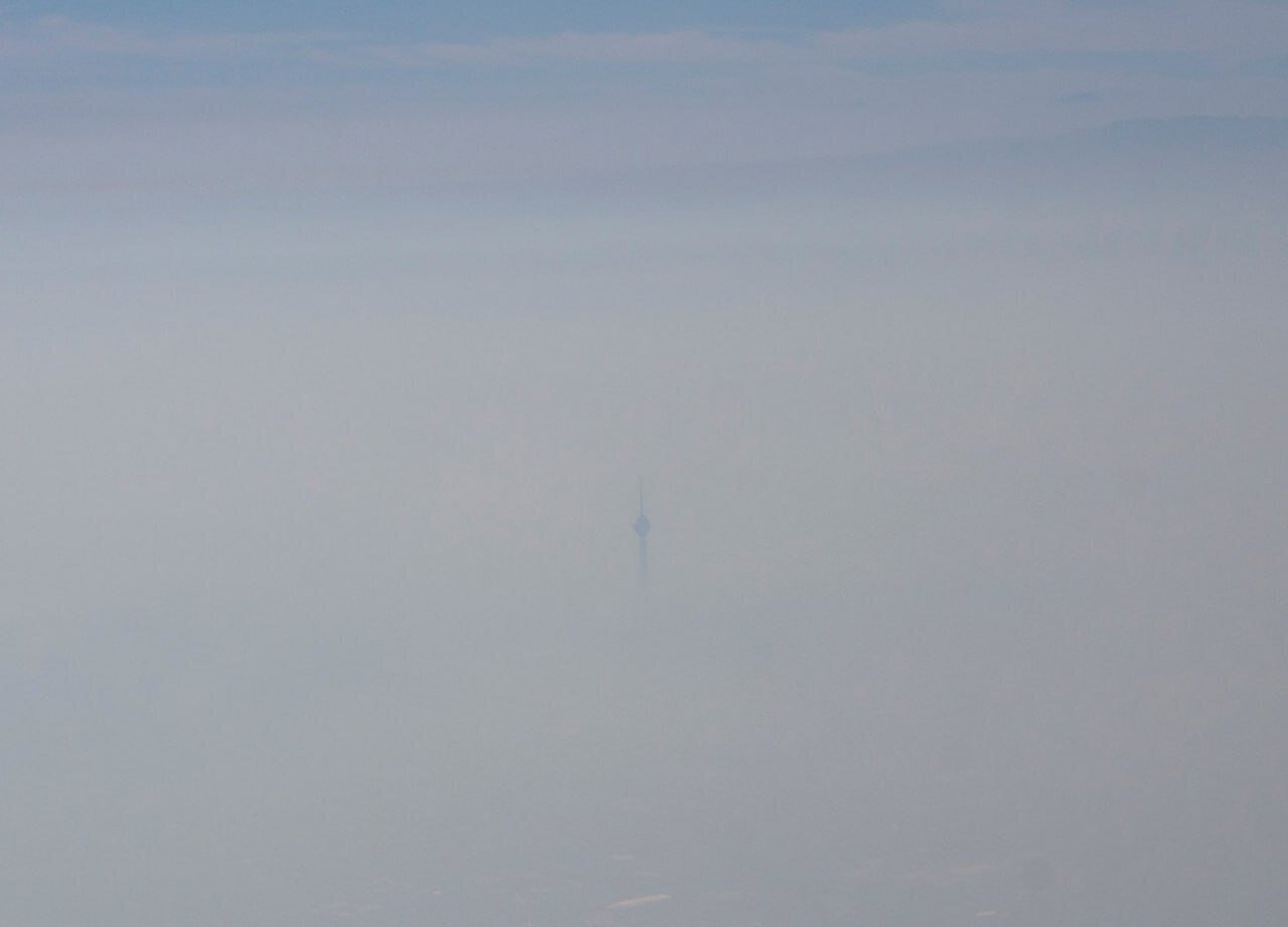 نمایی از آلوده‌ترین روز تهران از روی قله کلکچال