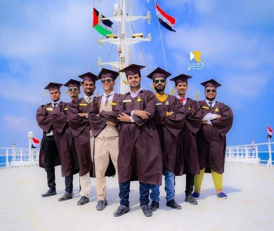 جشن فارغ‌التحصیلی دانشجویان یمنی بر روی کشتی توقیف شده