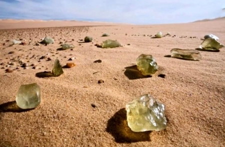 آیا شیشه‌های مرموز صحرای لیبی از فضا آمده‌اند؟ (بیتوته)