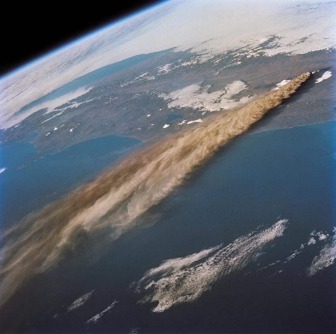 مشاهده فوران یک آتشفشان در سال ۱۹۹۴ از فضا