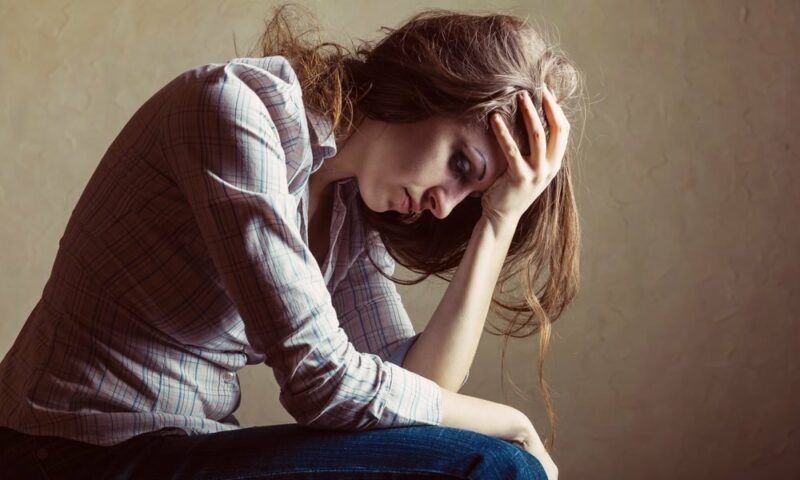 ۵ نشانه فیزیکی پنهان افسردگی (فرارو)