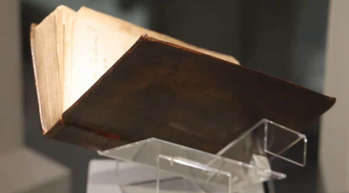 دانشگاه هاروارد پوست انسان را از صحافی کتابی که قدمت آن به دهه ۱۸۸۰ بازمی‌گردد، حذف می‌کند (یک پزشک)