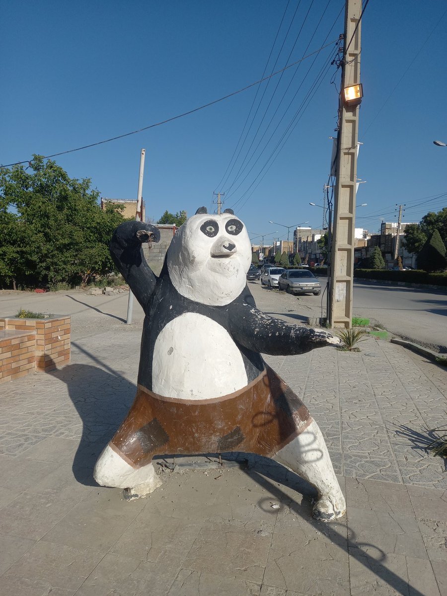 تصویر مجسمه عجیبی که در کرمانشاه دیده شد