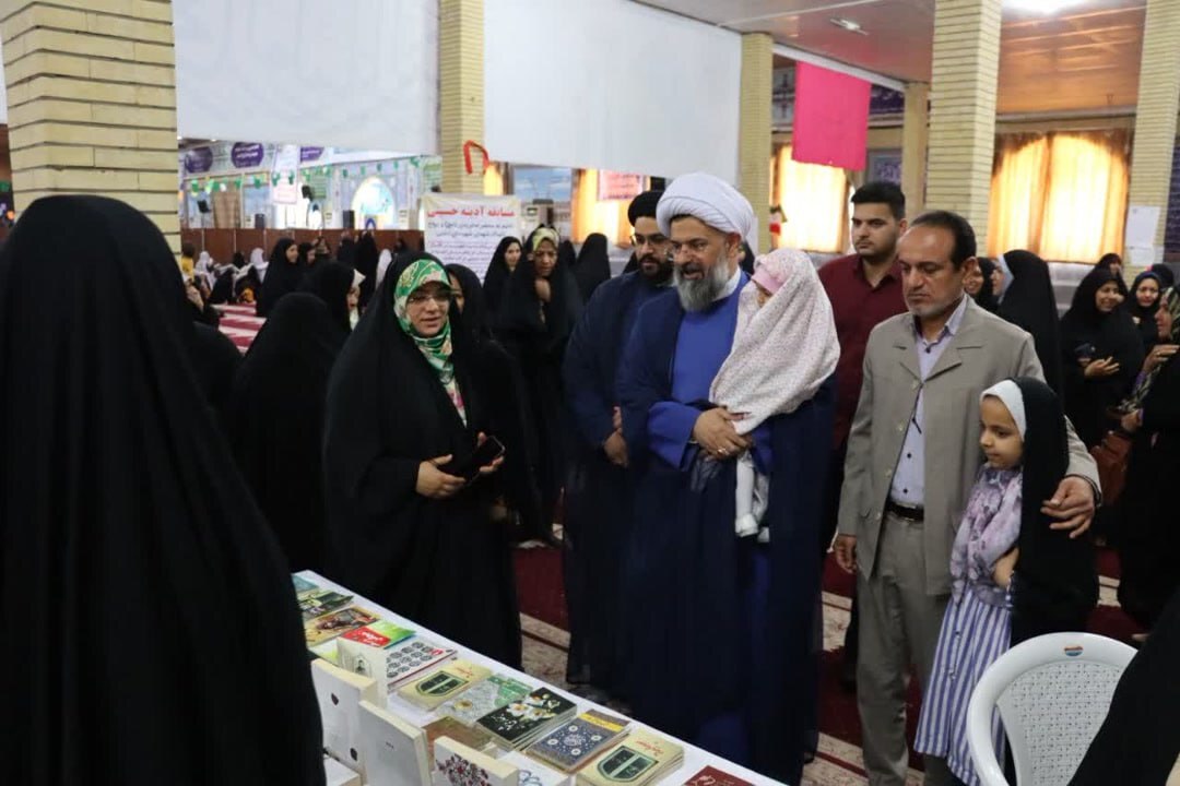 حجاب متفاوت دختر یک امام جمعه جلب‌توجه کرد