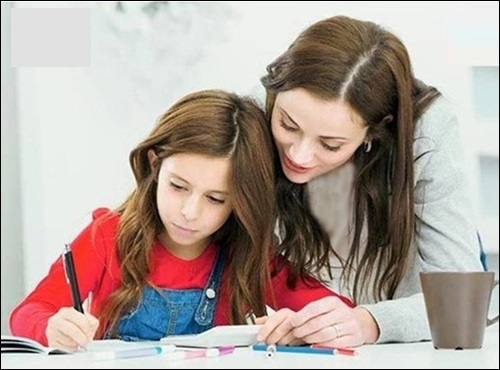 نوشتن مشق‌های فرزندان‌ کمک پُرآسیب والدین (صبح من)