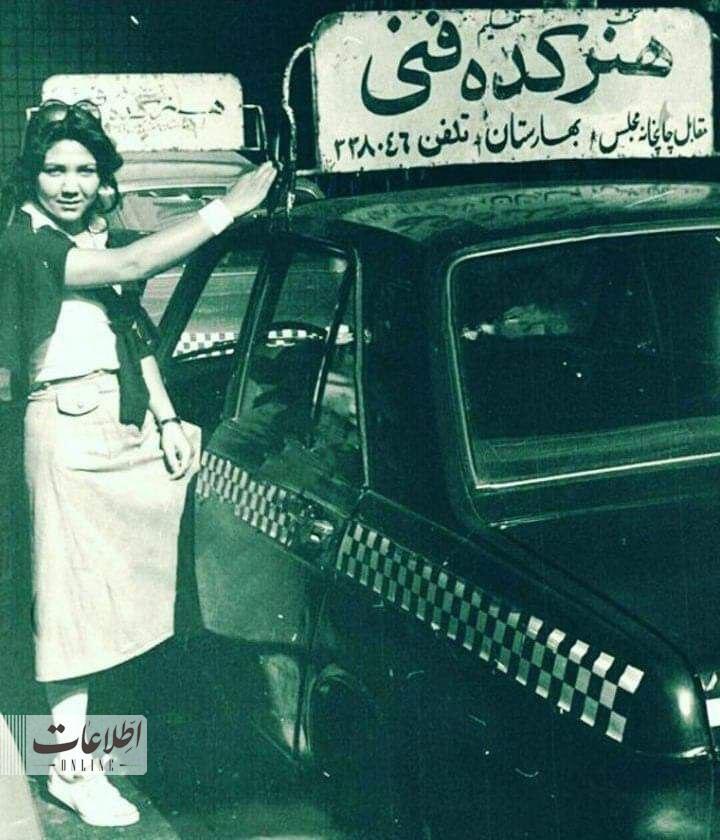 مربی زن آموزشگاه رانندگی در تهران، سال ۵۳